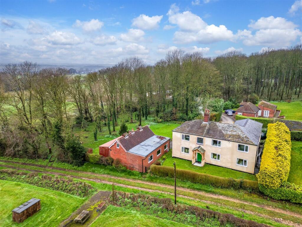 5 bedroom detached house for sale in HALLMARK FINE HOMES Wentbridge
