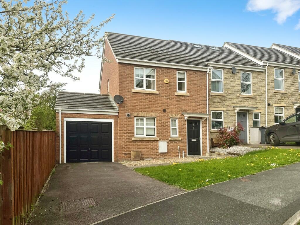 3 bedroom town house for sale in Redberry Avenue, Heckmondwike, WF16