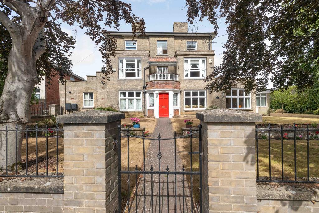 6 bedroom semidetached house for sale in Lower Olland Street, Bungay, NR35