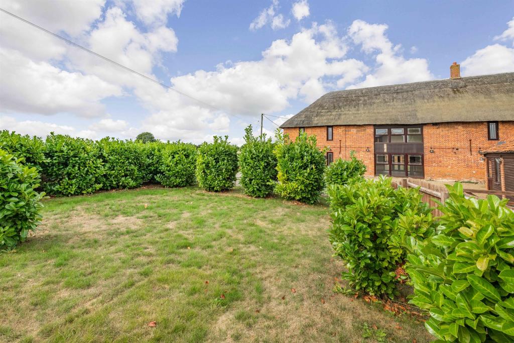 4 bedroom barn conversion for sale in Aylsham Road, North Walsham, NR28