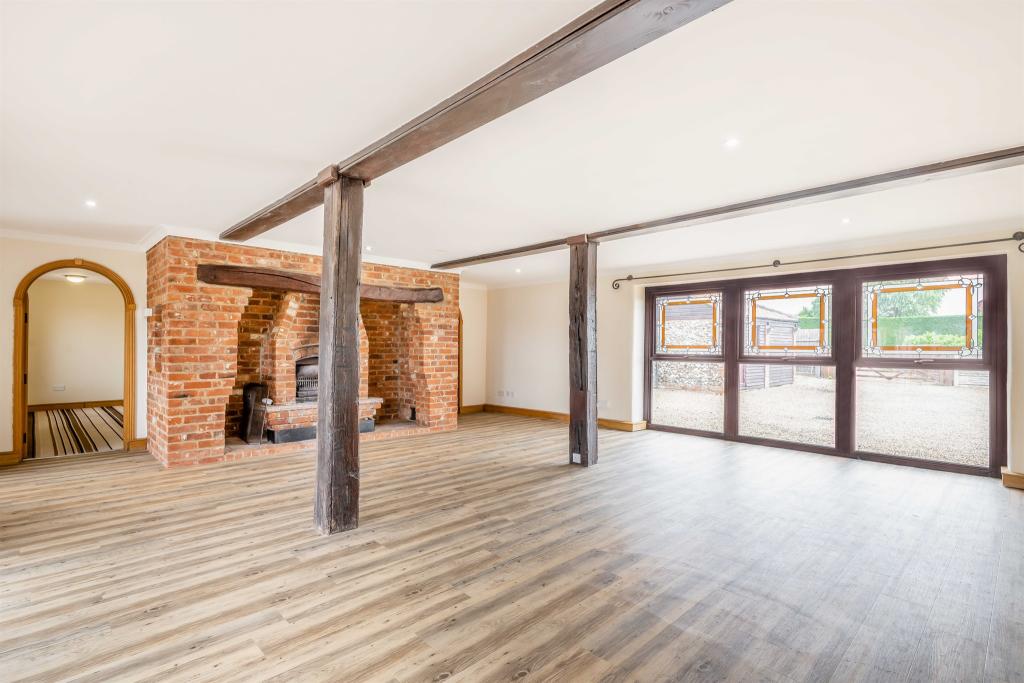 4 bedroom barn conversion for sale in Aylsham Road, North Walsham, NR28