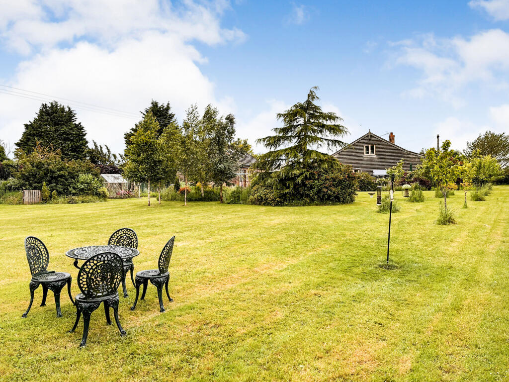 5 bedroom detached house for sale in Chalk Road, Upwell, Wisbech, PE14