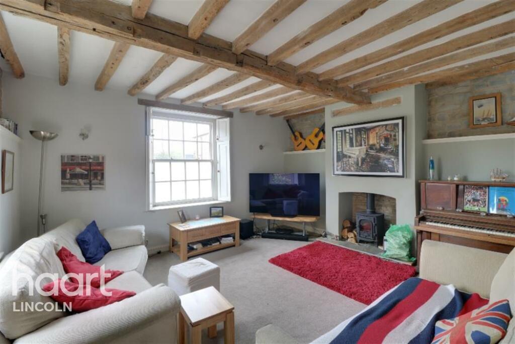 4 bedroom detached house for rent in High Street, Collingham, NG23