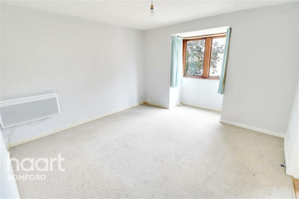 1 bedroom flat for rent in Rushdon Close Romford RM1