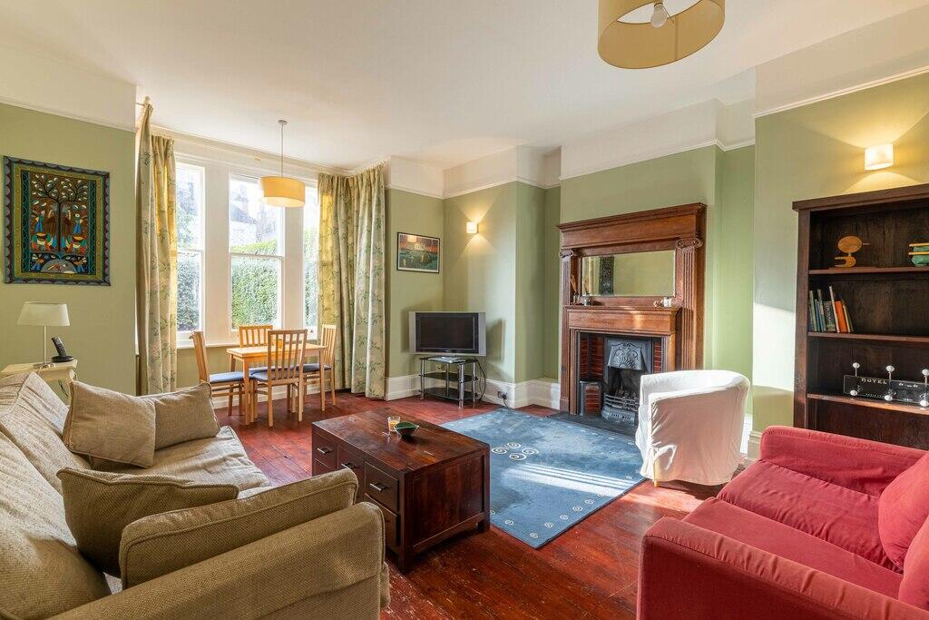 Main image of property: Lytton Grove, Putney, SW15
