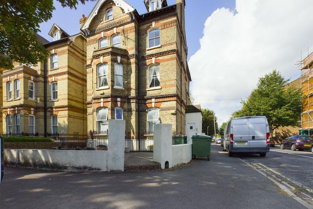 3 bedroom apartment for sale in Earls Avenue , Folkestone, CT20