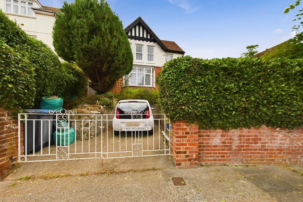 3 bedroom detached house for sale in Castle Avenue, Dover, CT16