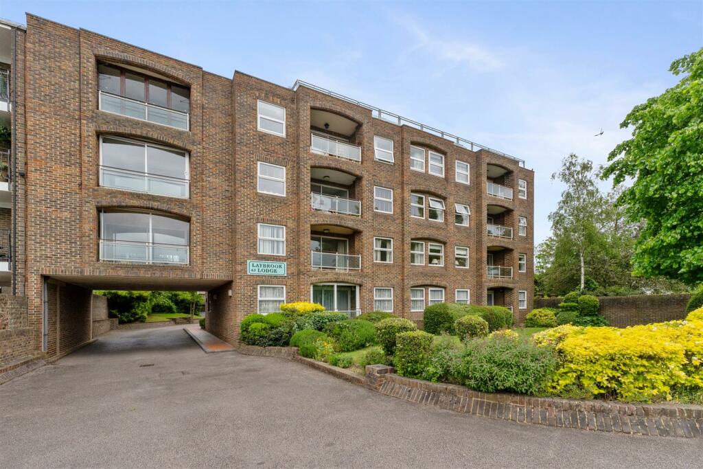 2 bedroom apartment for sale in Laybrook Lodge, Snaresbrook Road