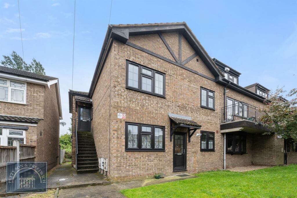 1 bedroom flat for sale in Cherrydeal Court, Forest Road, Leytonstone, E11