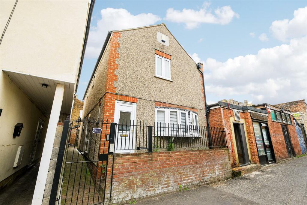 Main image of property: Station Passage, South Woodford