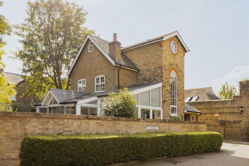 Main image of property: Albury Mews, Harpenden Road, Aldersbrook