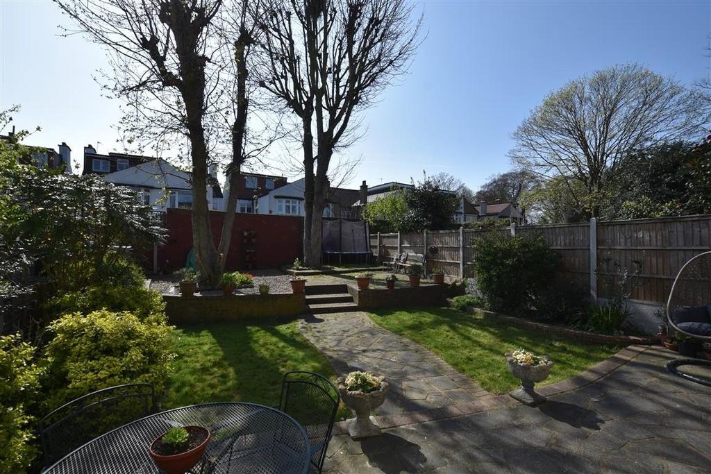 3 bedroom end of terrace house for sale in Selsdon Road, Wanstead, E11