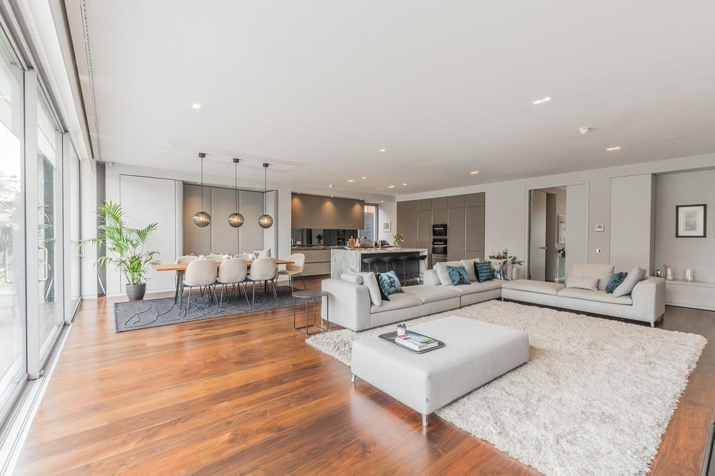 5 bedroom detached house for sale in St. Mary's Avenue, Wanstead, E11