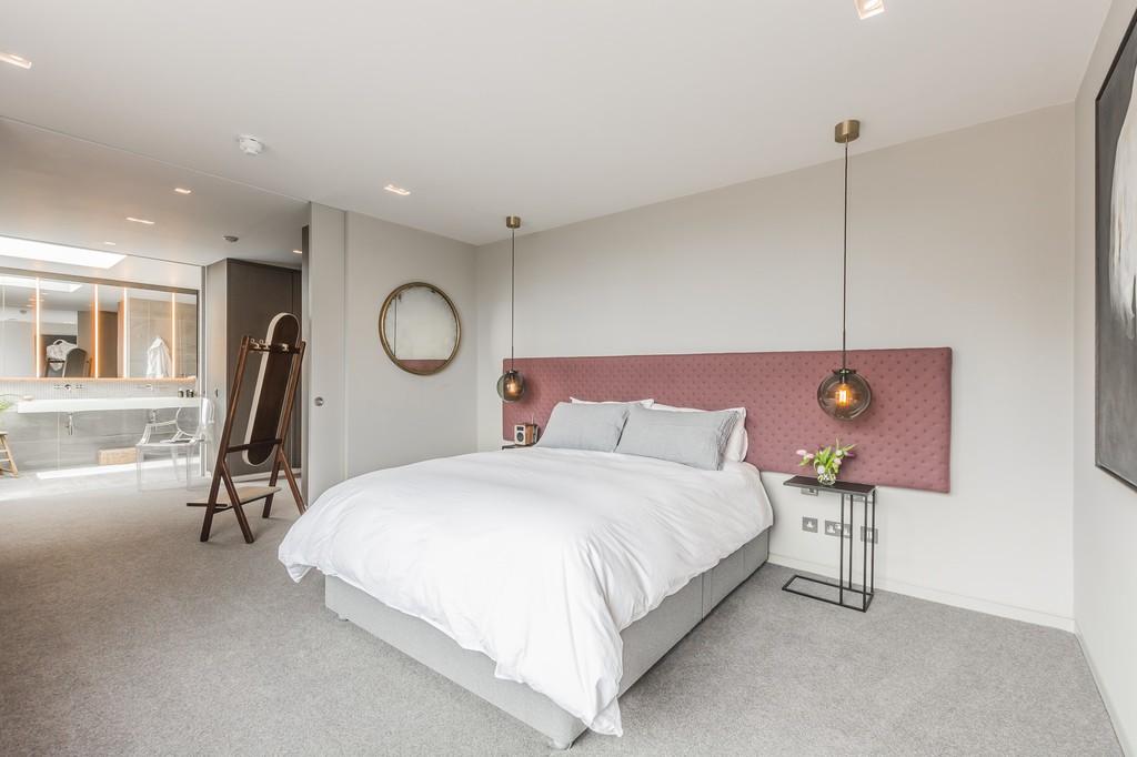 5 bedroom detached house for sale in St. Mary's Avenue, Wanstead, E11