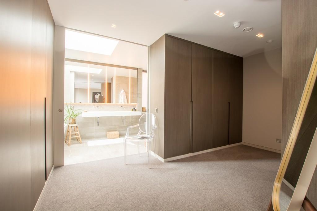 5 bedroom detached house for sale in St. Mary's Avenue, Wanstead, E11