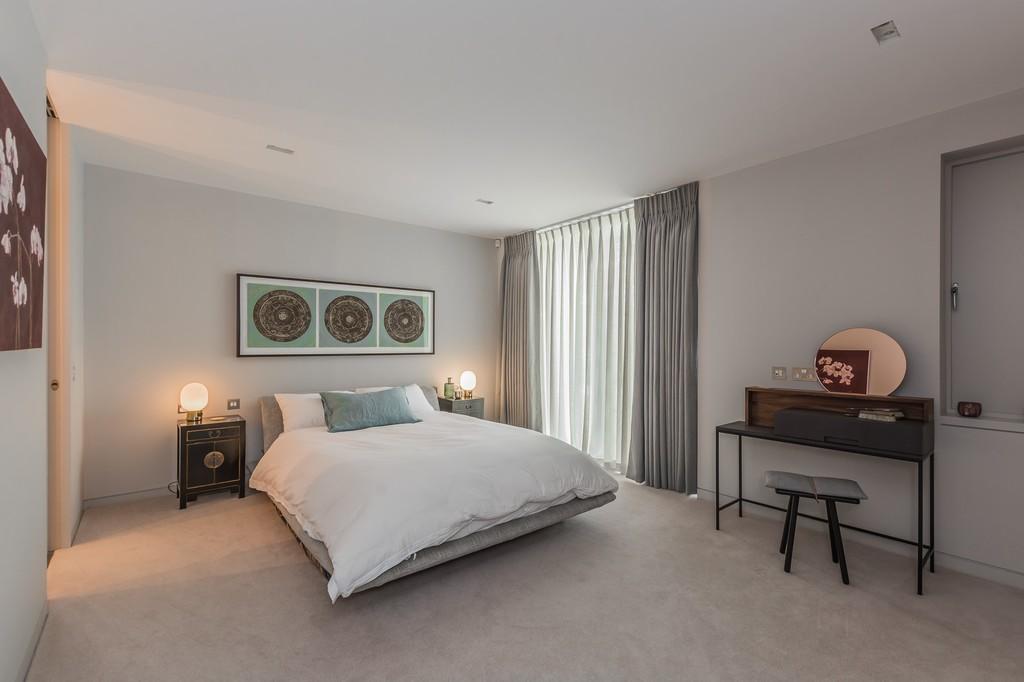 5 bedroom detached house for sale in St. Mary's Avenue, Wanstead, E11