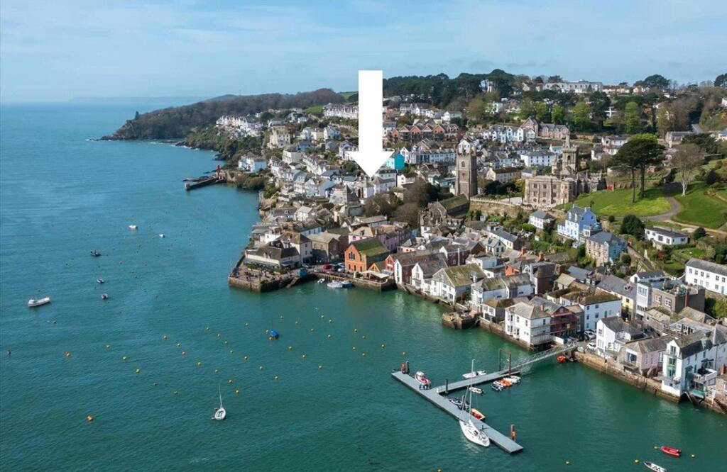 2 bedroom terraced house for sale in Esplanade, Fowey, PL23