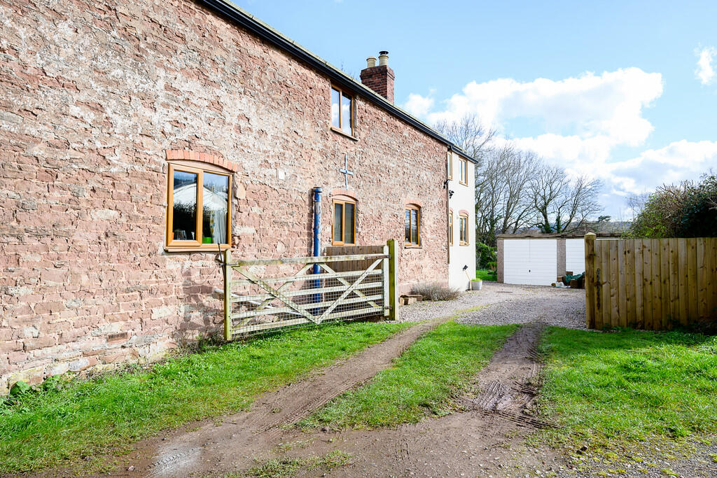 4 bedroom cottage for sale in Weston Under Penyard , HR9