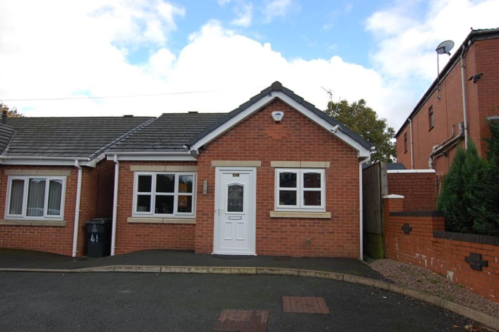 2 bedroom detached bungalow for sale in Downing Street, AshtonUnder