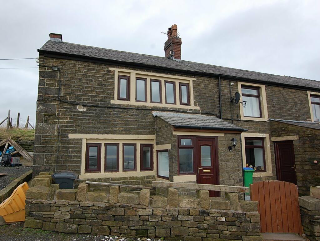 2 bedroom end of terrace house for rent in Thorpe Lane, Scouthead