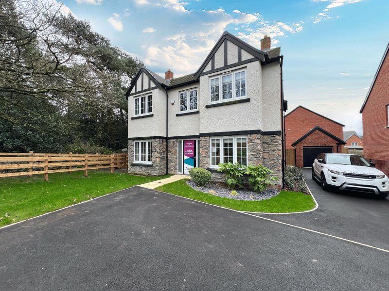 4 bedroom detached house for sale in Greenhill Road, Coalville, LE67