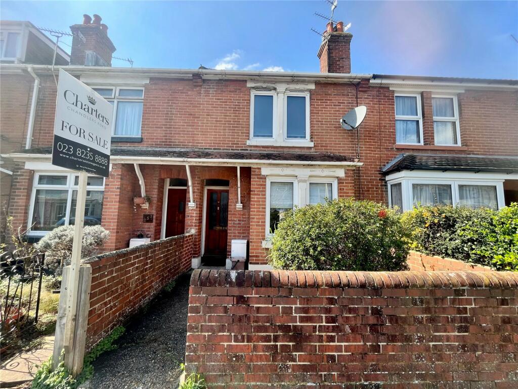 3 bedroom terraced house for sale in Chamberlayne Road, Eastleigh
