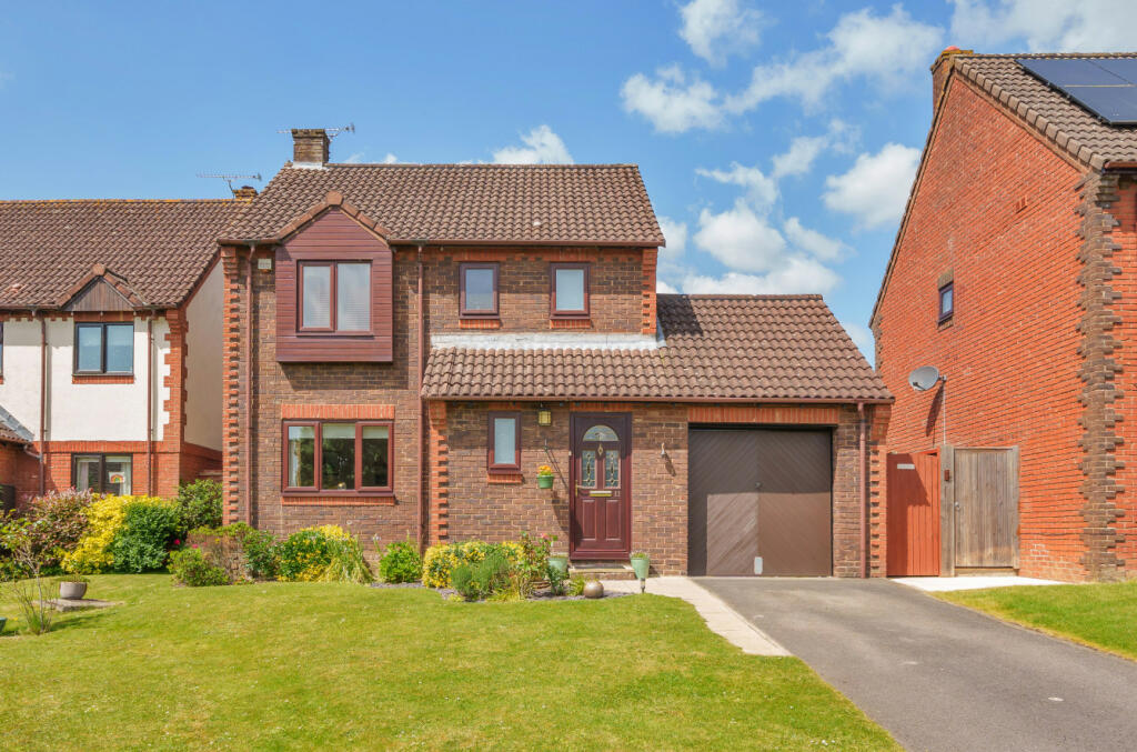 3 bedroom detached house for sale in Valley Park, Chandler's Ford