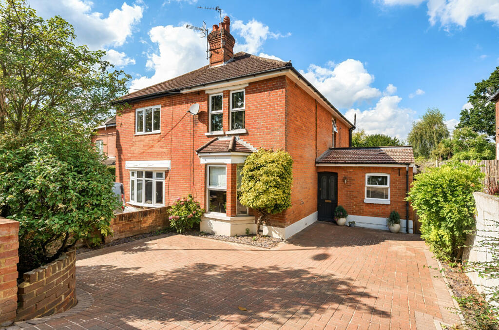 3 bedroom semidetached house for sale in Winchester Road, Chandler's