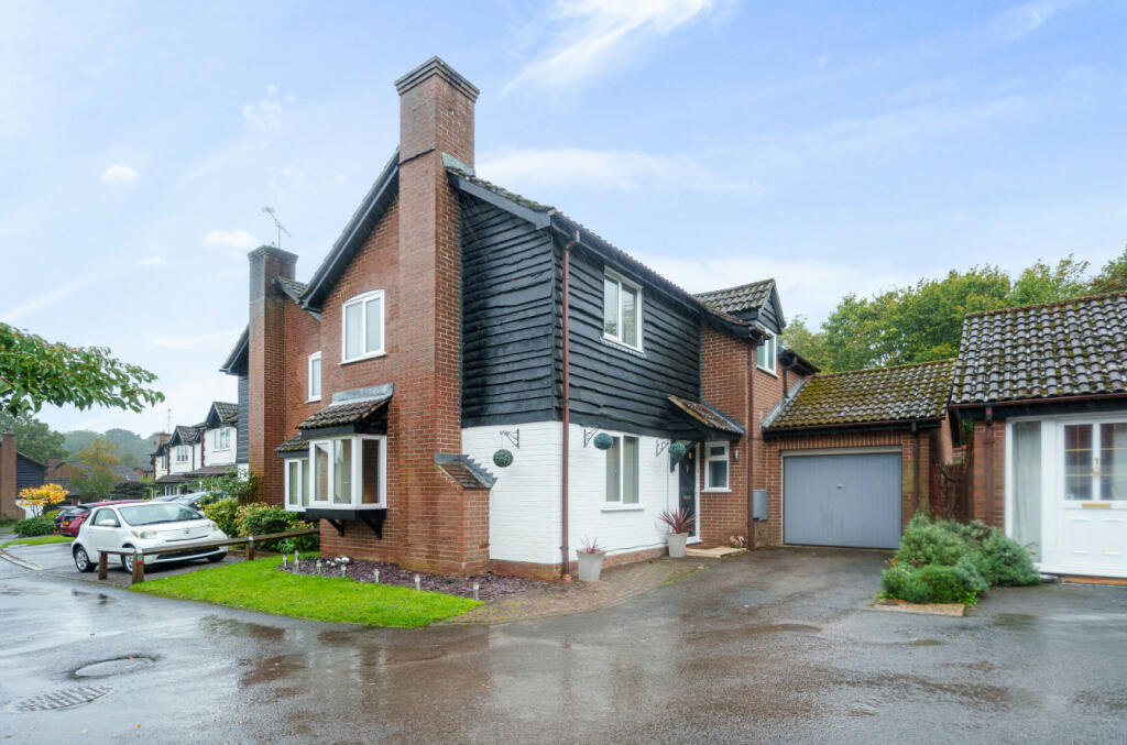 3 bedroom detached house for sale in Tees Close, Chandler's Ford, Hampshire, SO53