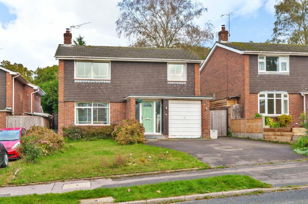 4 bedroom detached house for sale in Ashdown Road, Hiltingbury ...