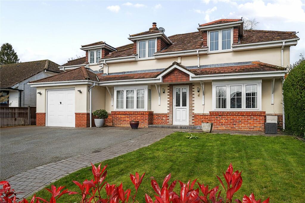 4 bedroom detached house for sale in Western Road, Hiltingbury