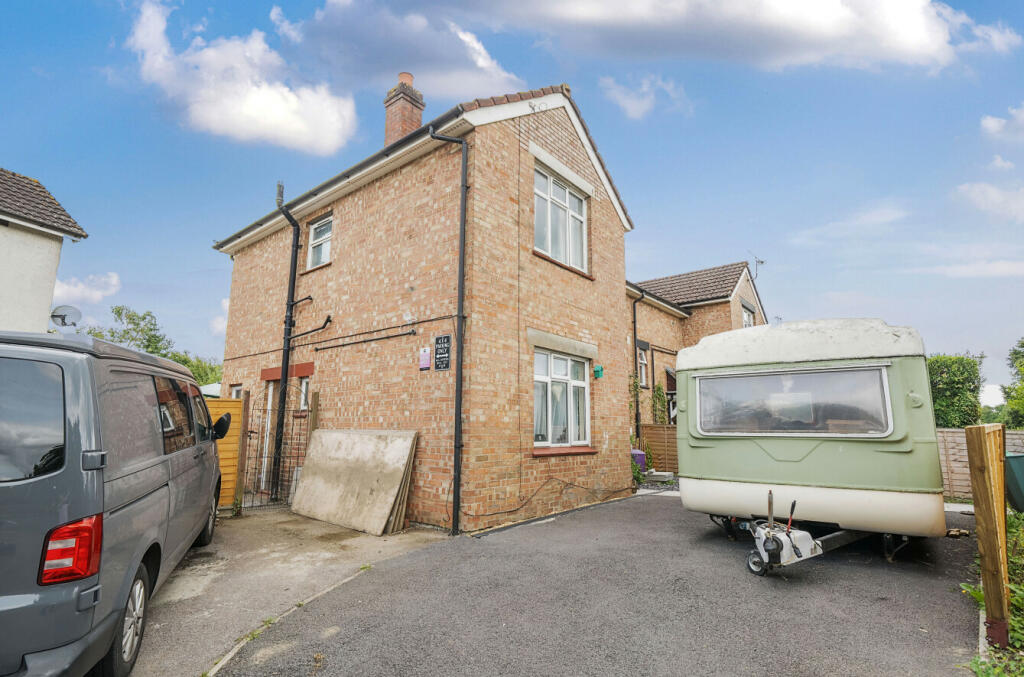 3 bedroom semidetached house for sale in Passfield Avenue, Hampshire, SO50