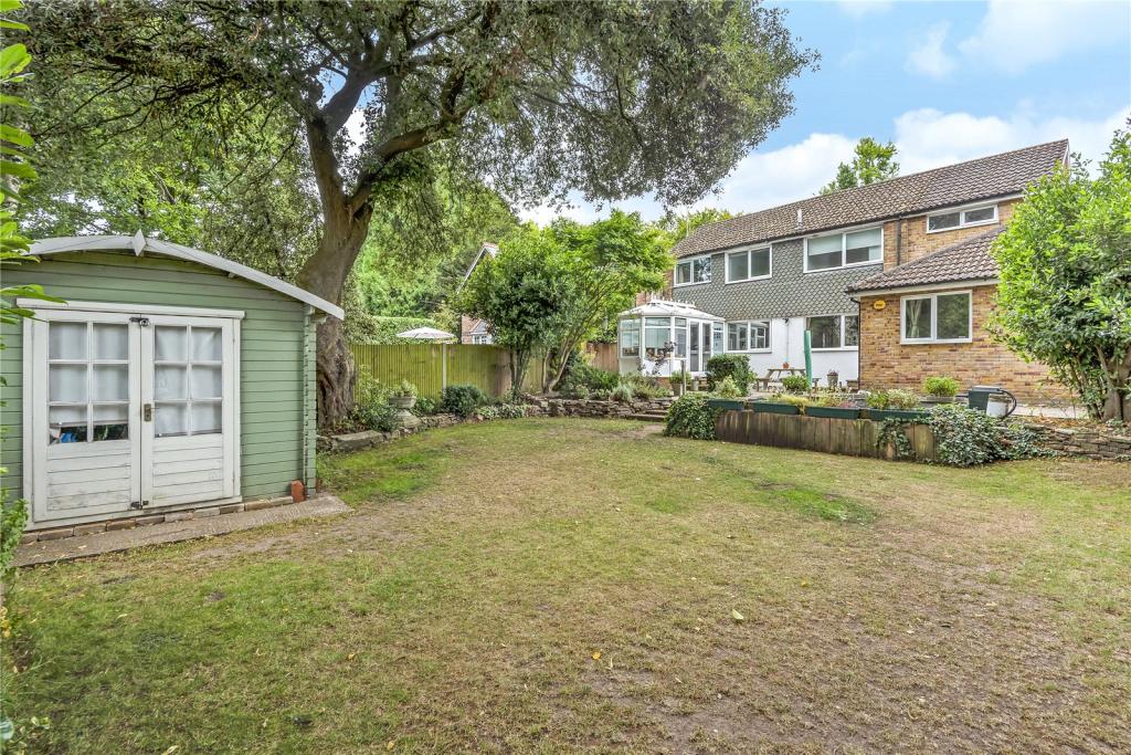 5 bedroom detached house for sale in Oakwood Close, Otterbourne