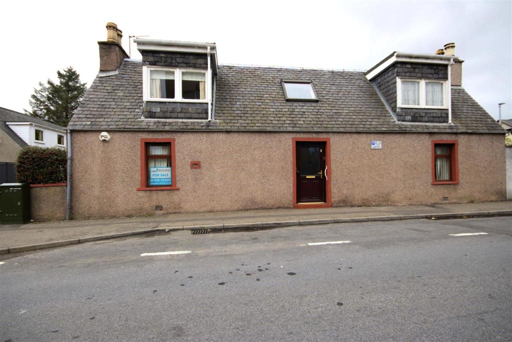 3 bedroom detached house for sale in 8 Lochalsh Road, Inverness IV3 8HU
