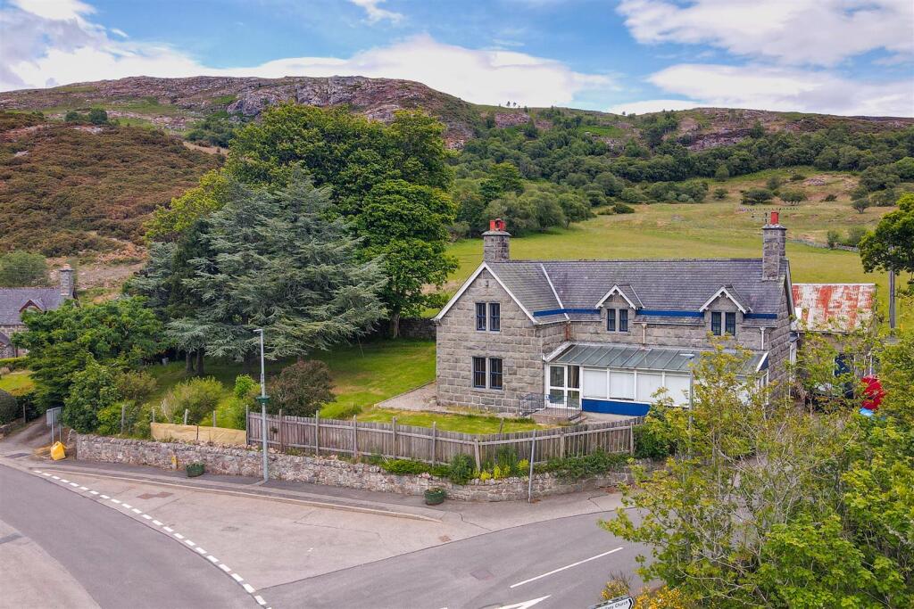 3 bedroom detached house