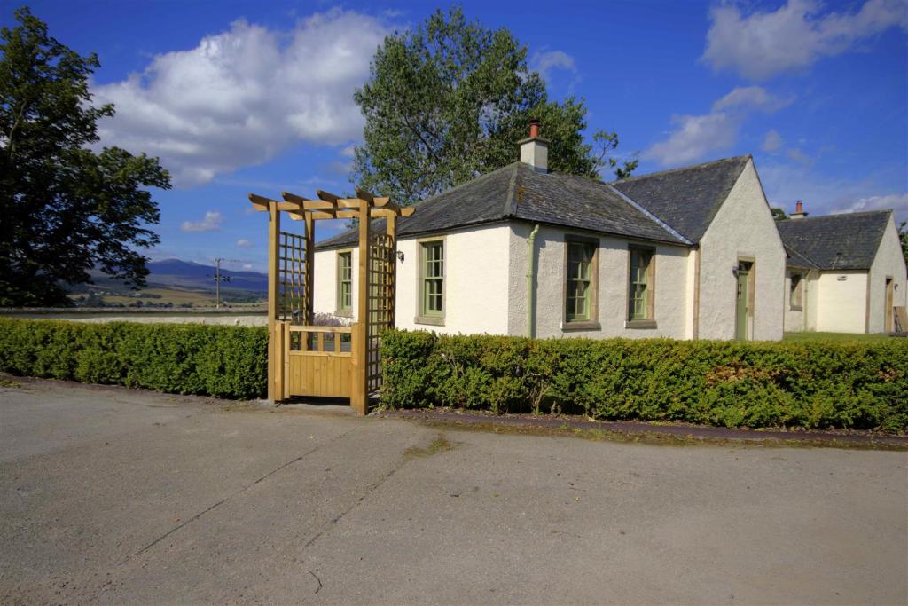 3 bedroom semidetached house for sale in East Gate Migdale House