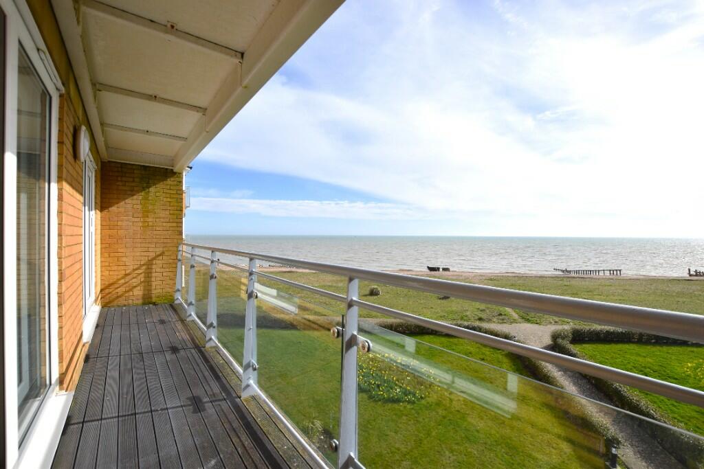 2 bedroom flat for sale in San Diego Way, Eastbourne, East Sussex, BN23