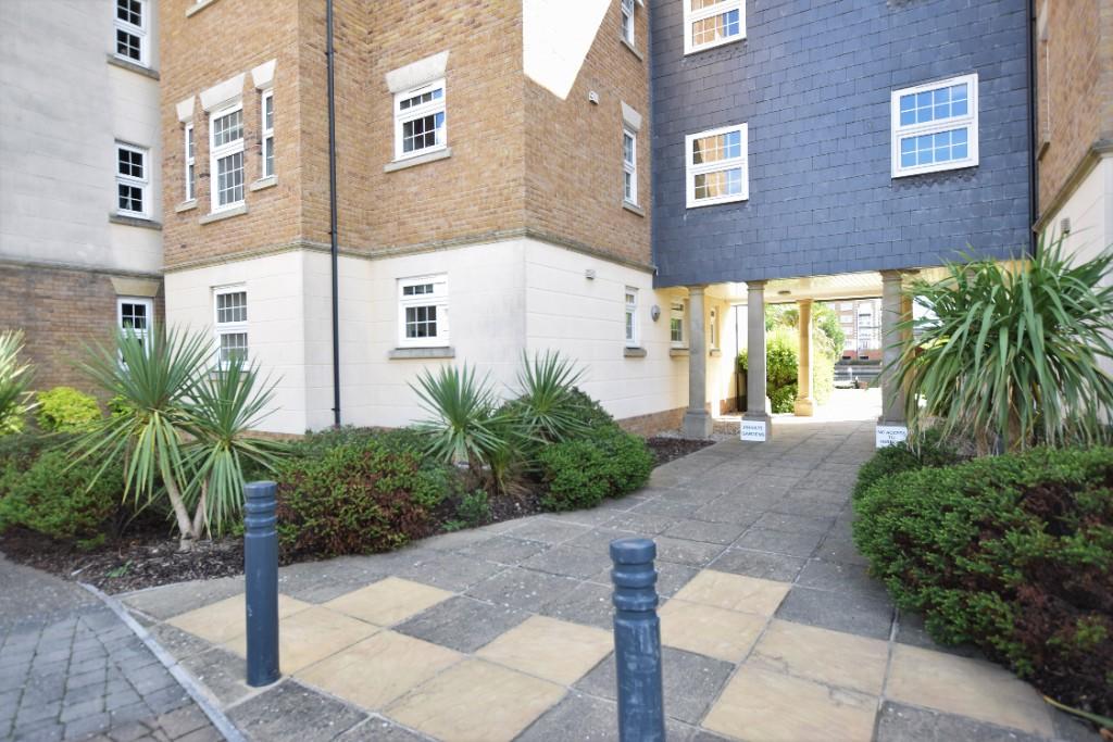 2 bedroom ground floor flat for sale in Christchurch Place, Eastbourne