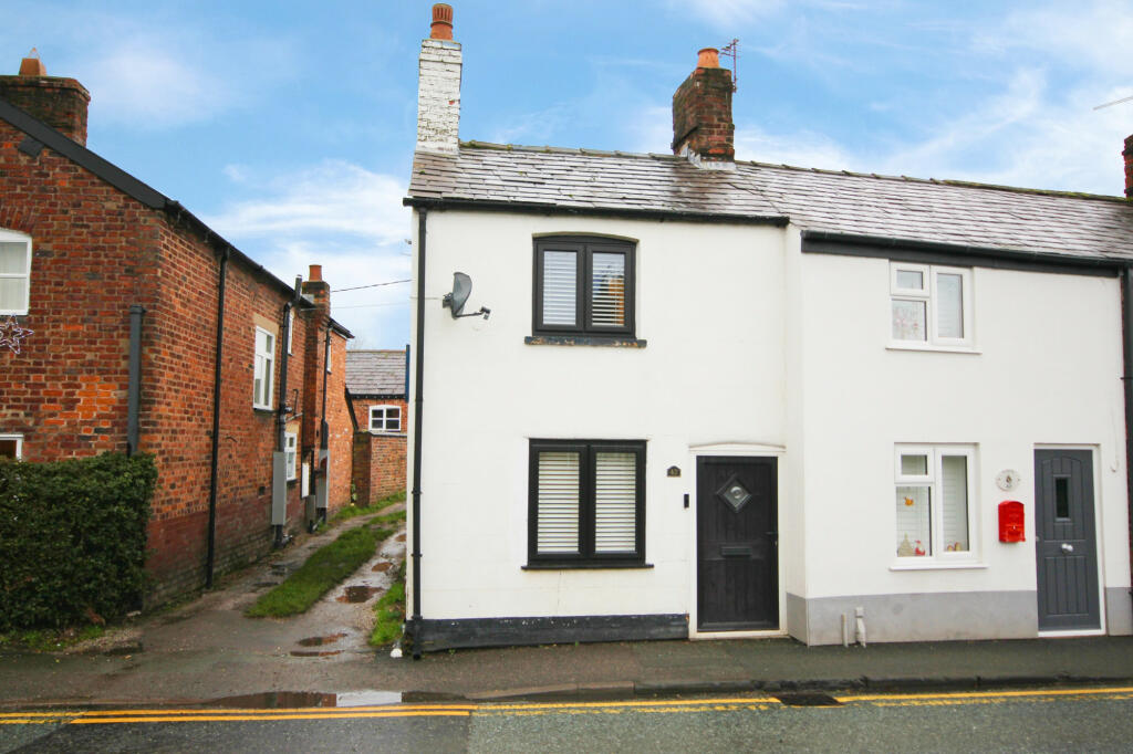 2 bedroom terraced house for sale in High Street, Weaverham, Cheshire, CW8