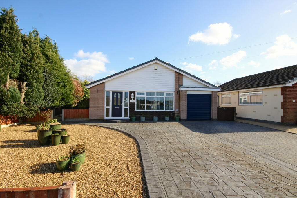 2 bedroom bungalow for sale in Fieldway, Weaverham, Cheshire, CW8