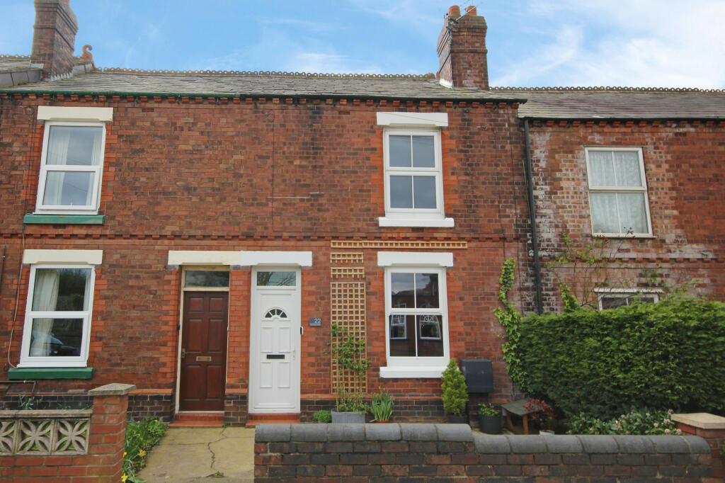 2 bedroom terraced house for sale in Northwich Road, Weaverham, CW8