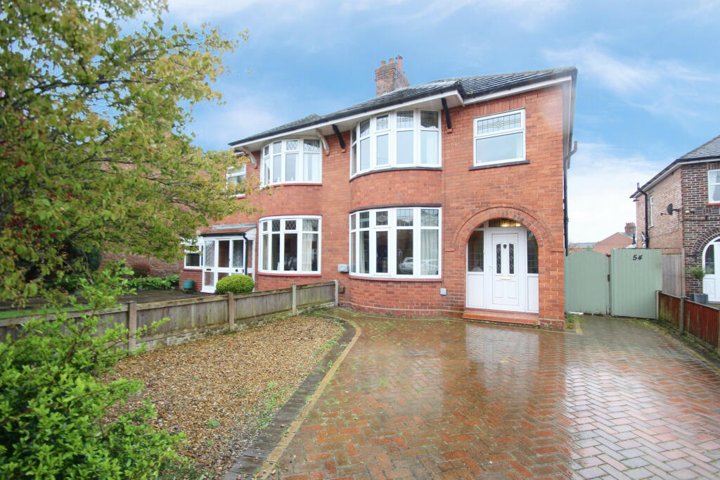 3 bedroom semidetached house for sale in Queensgate, Castle, CW8