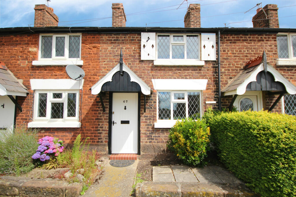 2 bedroom cottage for sale in Northwich Road, Weaverham, CW8