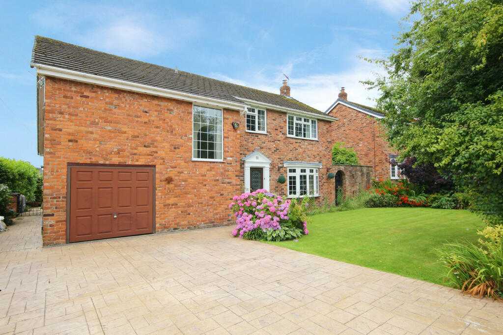 5 bedroom detached house for sale in Valley Road, Weaverham, CW8