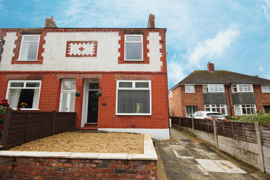 3 bedroom semidetached house for sale in Northwich Road, Weaverham, CW8