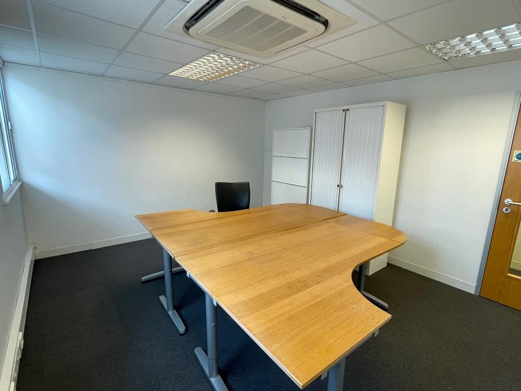 Serviced office to lease in High Street, Reigate, Surrey, RH2