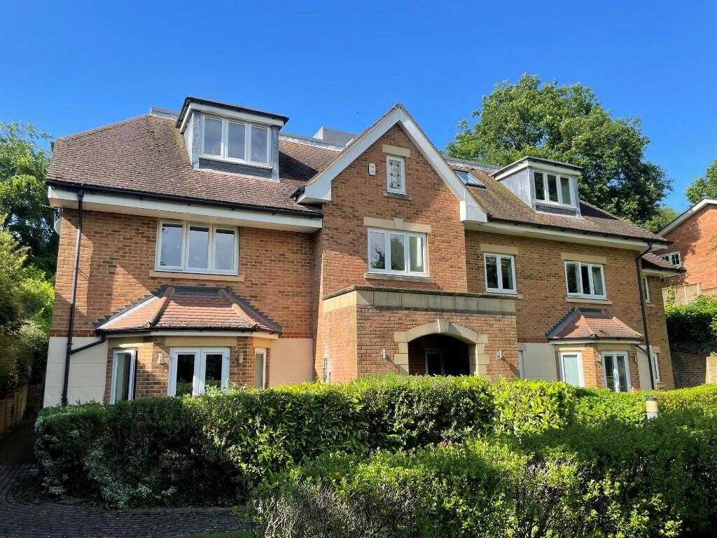 2 bedroom apartment for rent in Park Lane East, Reigate, Surrey, RH2