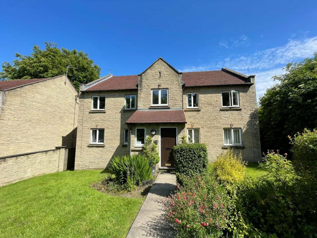 2 bedroom flat for rent in Hilton Court, Bramhope, Leeds, West