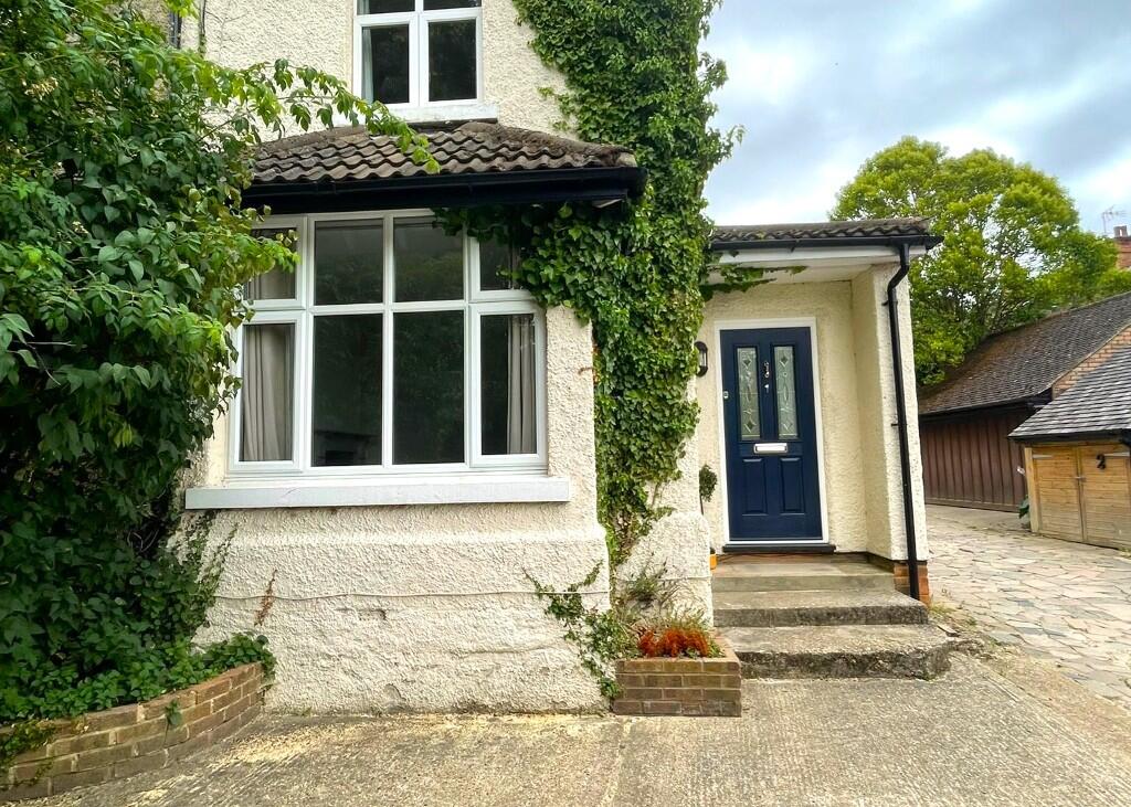 Main image of property: Carlton Road,Harpenden,AL5 4SX