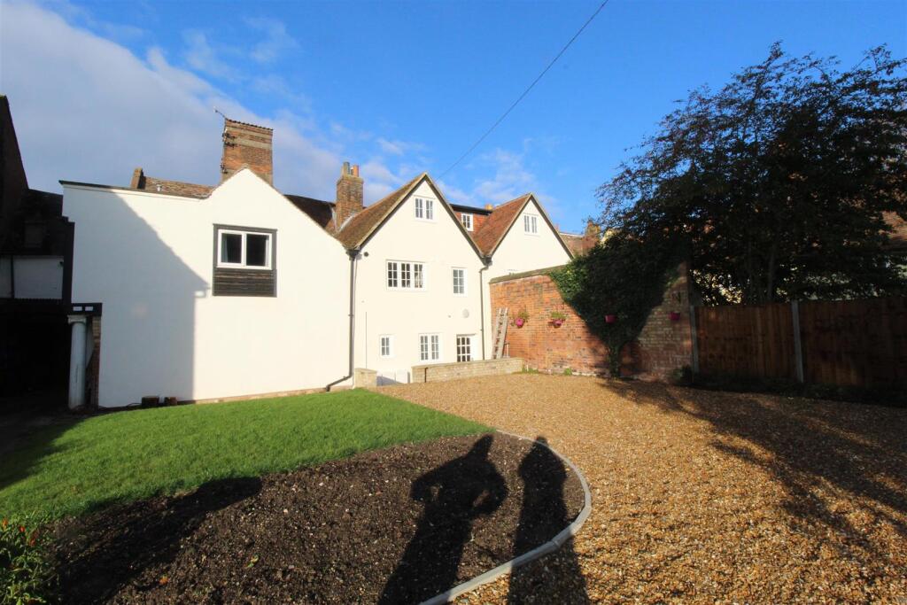 Main image of property: 20 Whitehorse Street, Baldock, Hertfordshire, SG7 5AT